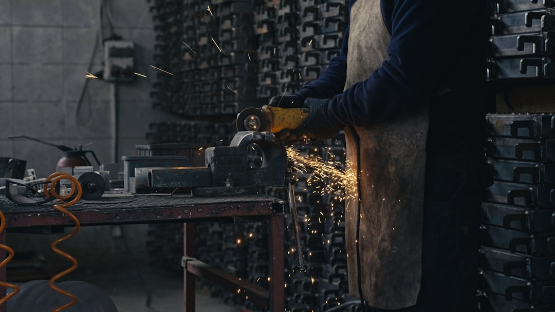 Fleet Maintenance vs In-House Repairs: Abrasive Supply Strategy Comparison